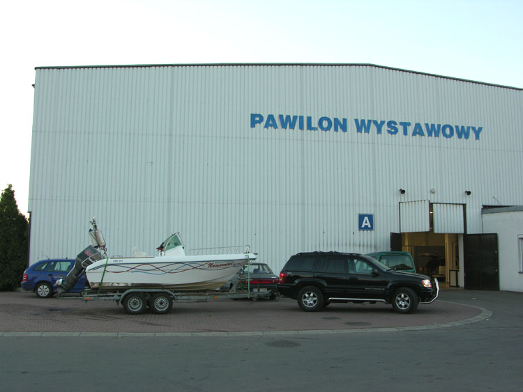 Przyczepa podłodziowa - tansportujemy jacht motorowy. 01_przyjazd