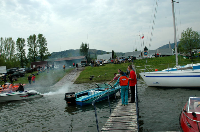 Kibice i zawodnicy dopisali - choć z przygodami na drodze Kibice i zawodnicy dopisali - choć z przygodami na drodze