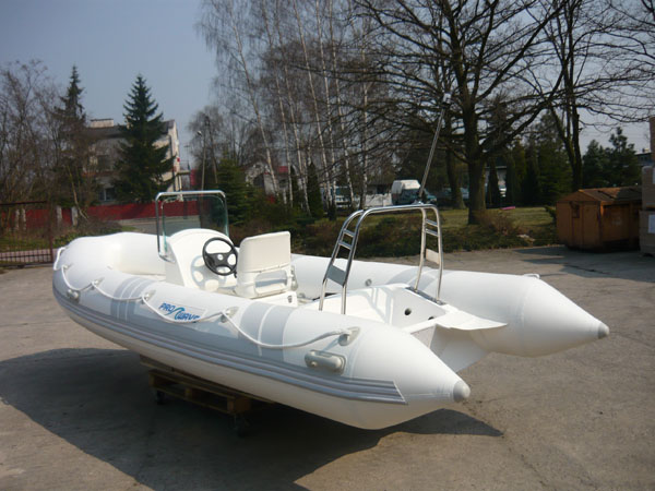 Rib Pro Wave 520 na wózku