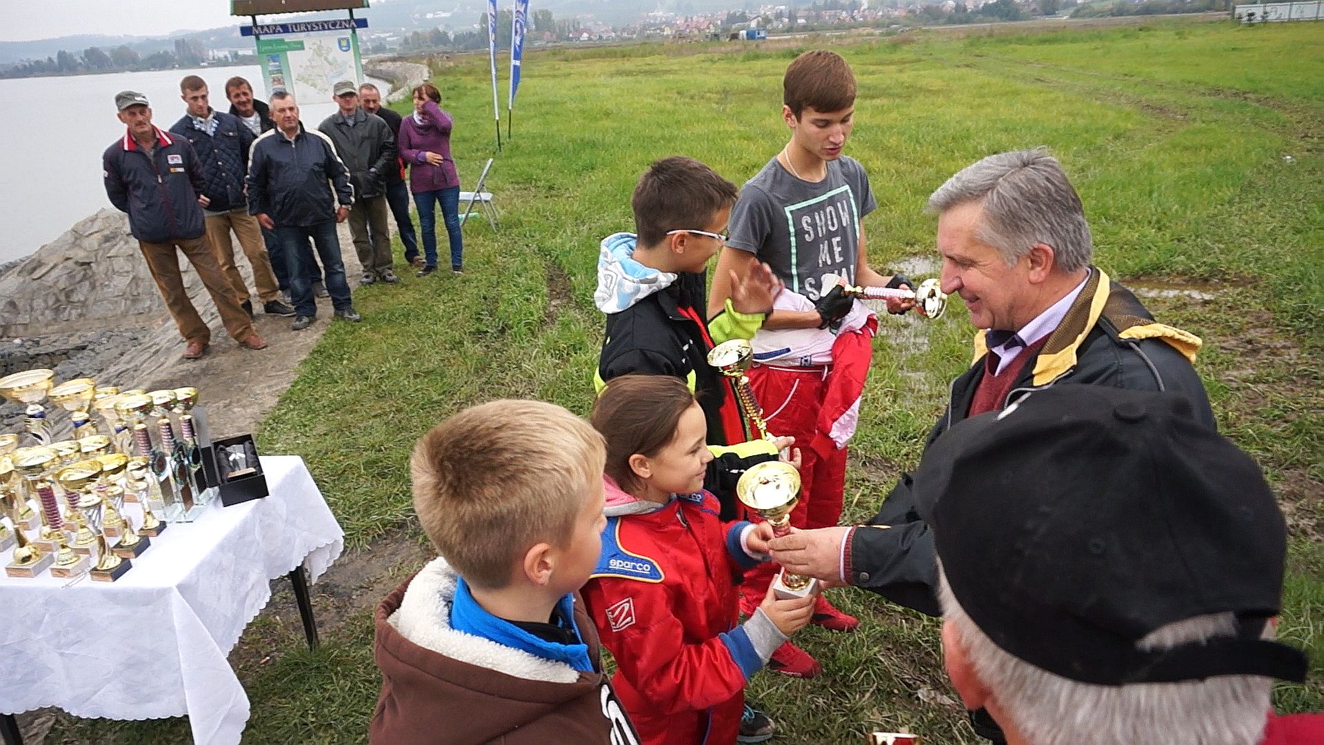 Dekoracja zawodników w klasie JT-250 Dekoracja zawodników w klasie JT-250