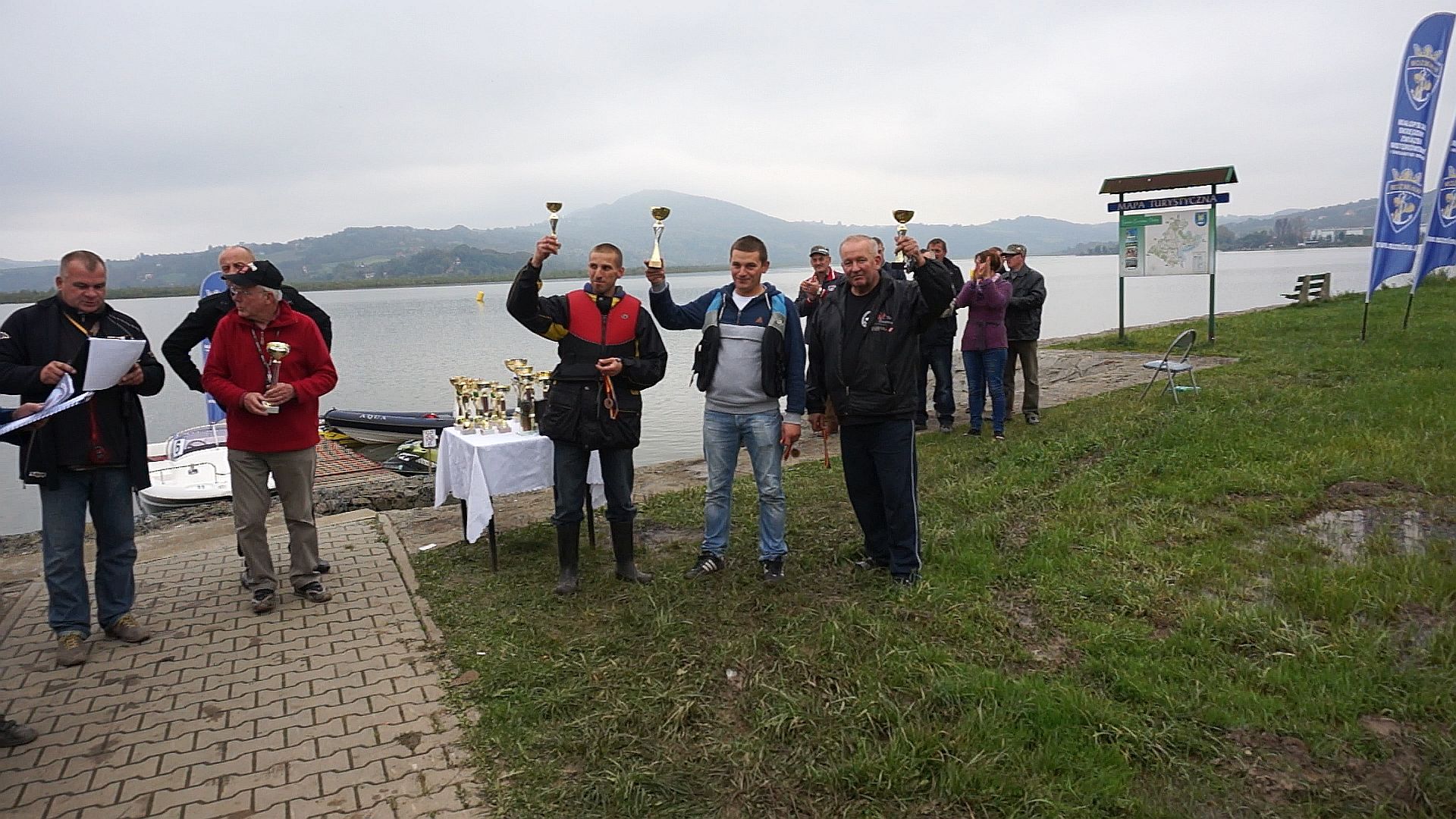 Dekoracja zawodników w klasie T-1000 Dekoracja zawodników w klasie T-1000