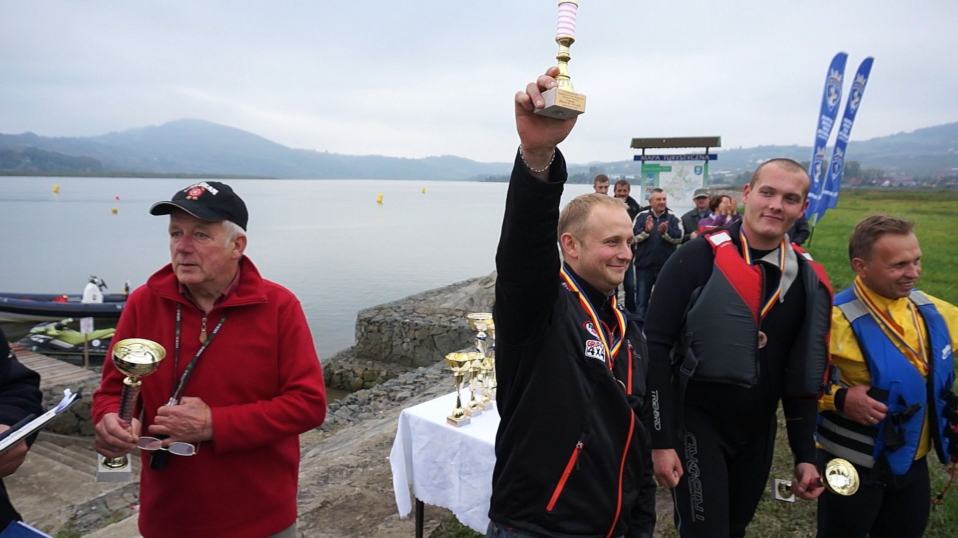 Dekoracja zawodników - rozdzanie Pucharów Dekoracja zawodników - rozdzanie Pucharów