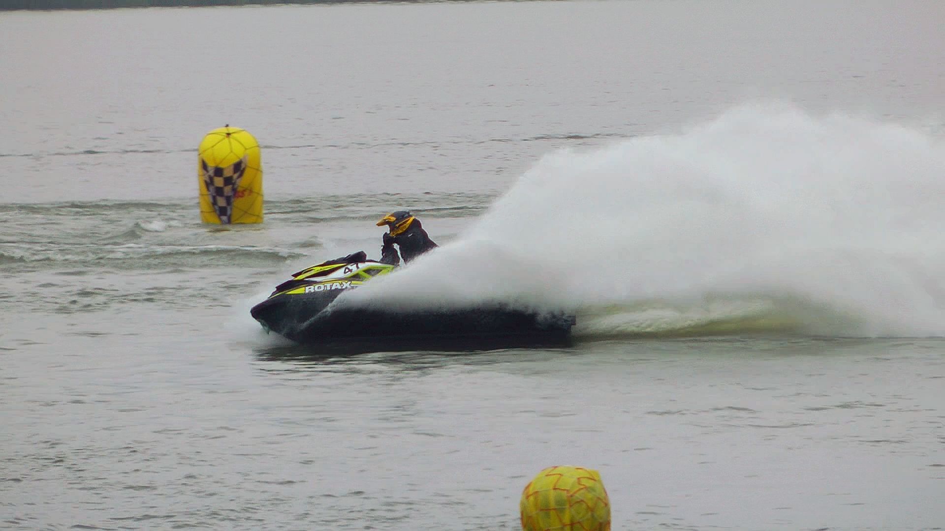 Skutery nad Jeziorem Rożnowskim - wyścig czasowy Skutery nad Jeziorem Rożnowskim - wyścig czasowy