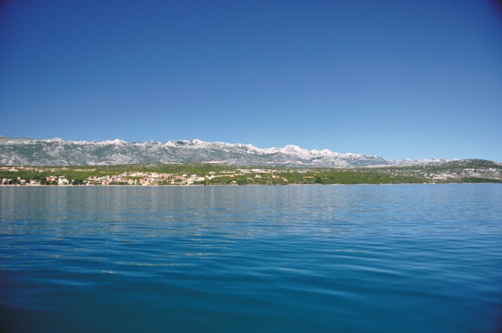 Widok z łodzi na Góry Velebit Widok z łodzi na Góry Velebit