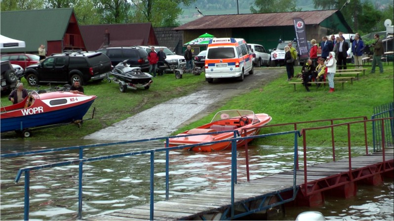 Karetka ratunkowa w Tęgoborzy nad Jeziorem - spokojnie to tylko pokaz Karetka ratunkowa w Tęgoborzy nad Jeziorem - spokojnie to tylko pokaz