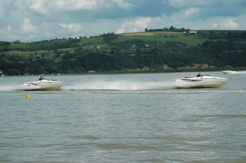Wyścigi w klasie OPEN_walka łodzi typu Jet Boat Wyścigi w klasie OPEN_walka łodzi typu Jet Boat