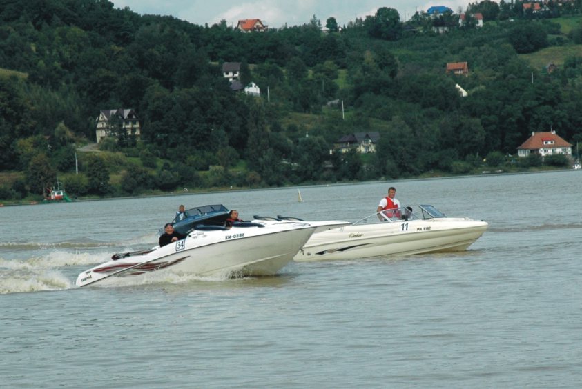 Łodzie klasy OPEN na polu przedstartowym Łodzie klasy OPEN na polu przedstartowym