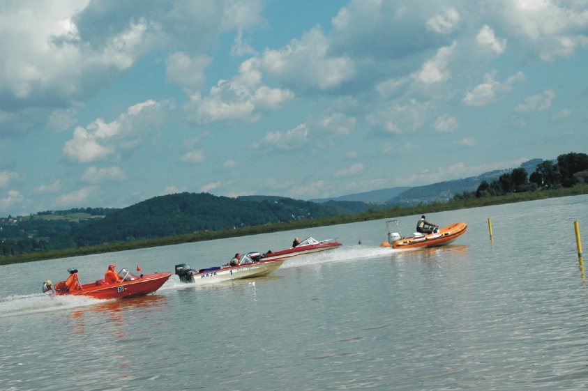 Klasa t1000 na starcie wyścigów Klasa t1000 na starcie wyścigów