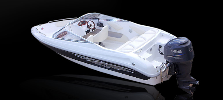 Bowrider pod silnikiem zaburtowym Bowrider pod silnikiem zaburtowym